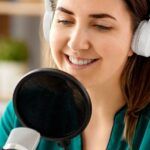 Tu voz tiene valor: 6 formas de monetizar tu blog o podcast desde ya